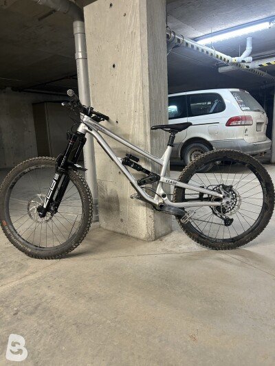 Commencal Clash Essential 2021