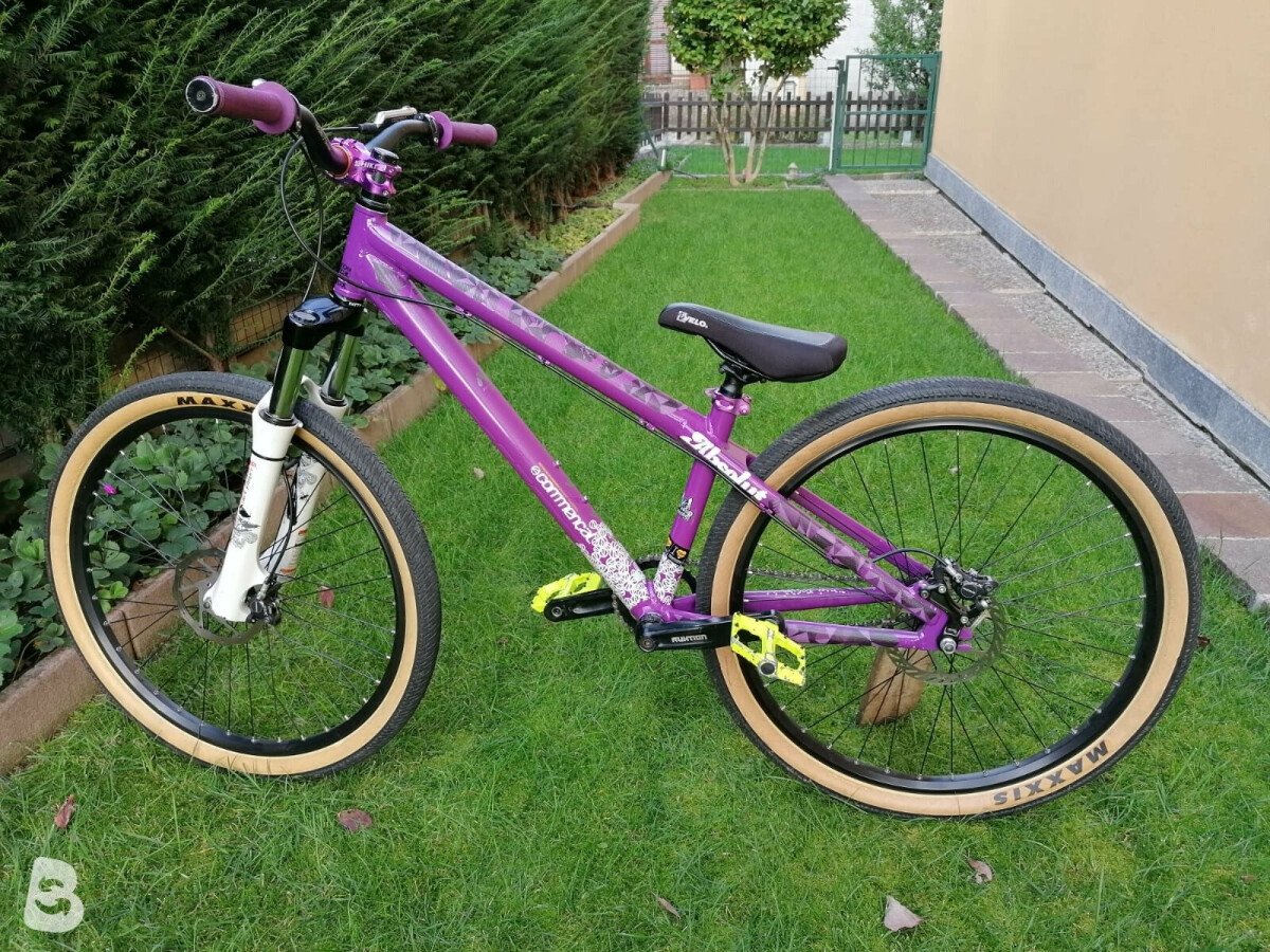 Commencal absolut dirt jump 2024 bike