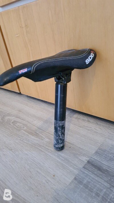 SDG FLY YT Sattel + Sattelstütze von SDG