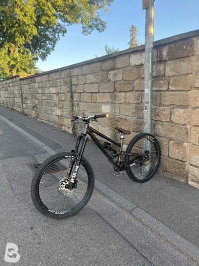 Commencal Clash Essential 2024