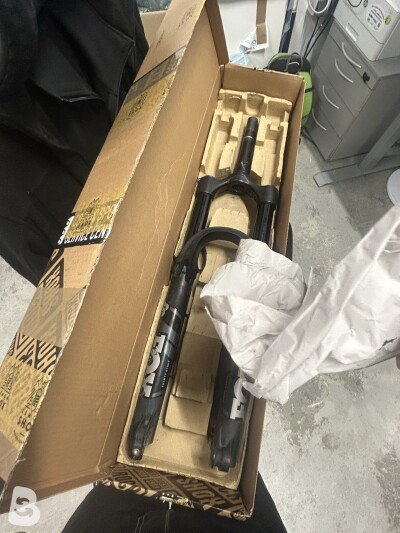 Fox 38 Performance Grip 2021