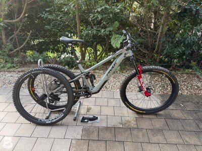Pivot Shuttle SL 2024