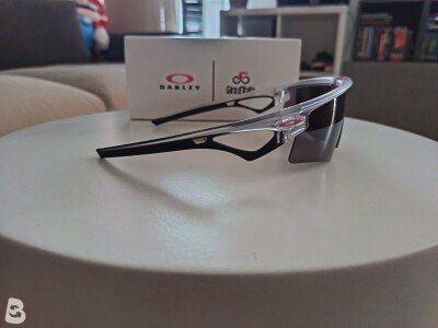 Oakley Sphaera Strike 2026