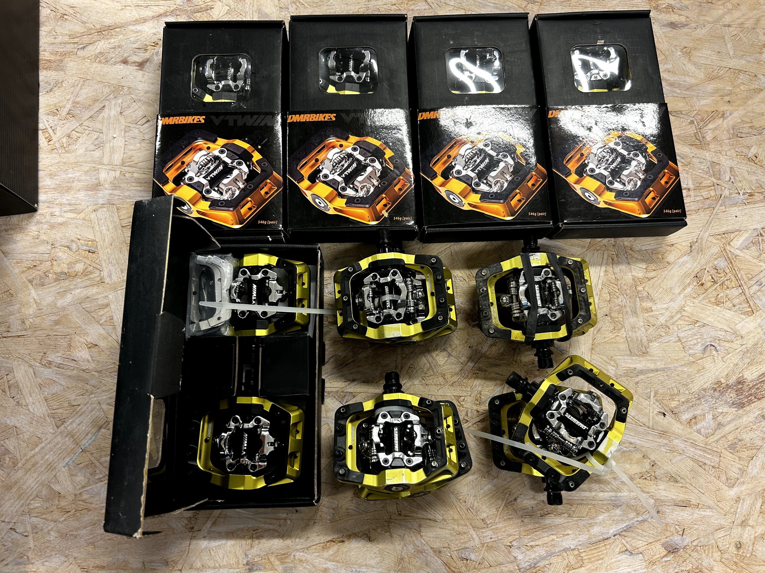 Dmr V-Twin clipless pedals