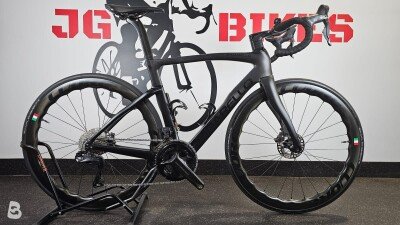 Pinarello F9 Razor Black disc ultegra di2 2x12 2024