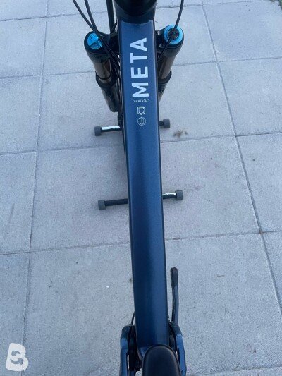 Commencal Meta v5 2025
