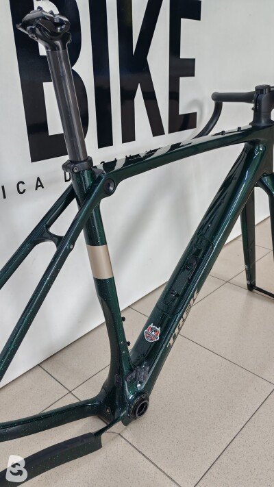 Trek CHECKPOINT SL6 2025