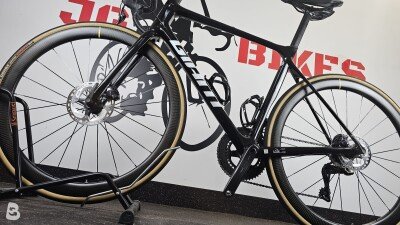 Giant tcr advanced 0 disc ultegra di2 + carbon wheels Mavic 2023
