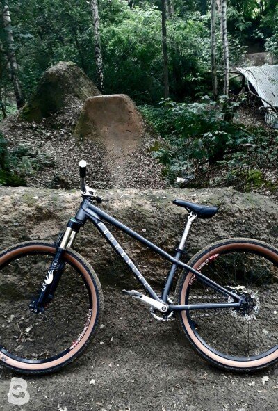 Commencal Absolut 2022