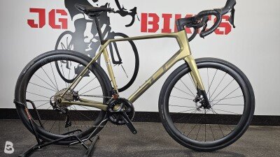 Superior X-road team elite se disc + carbon wheels ican 2025