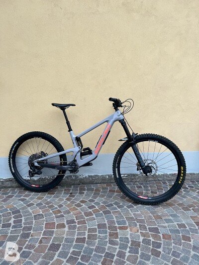 Santa Cruz NOMAD S / Carbon C 2023
