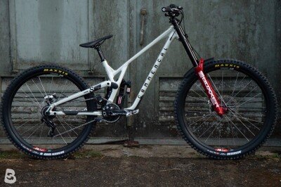 Commencal Supreme V5 2025