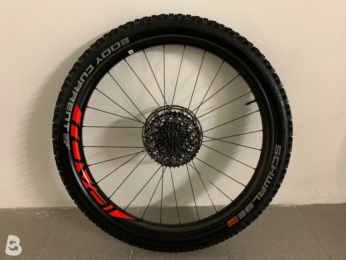 Roval traverse best sale 27.5 38mm