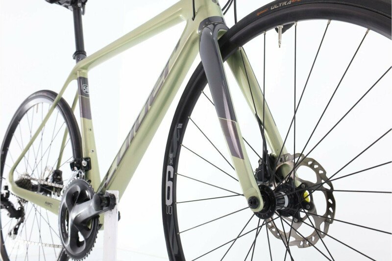 False Coluer Invicta Carbon used