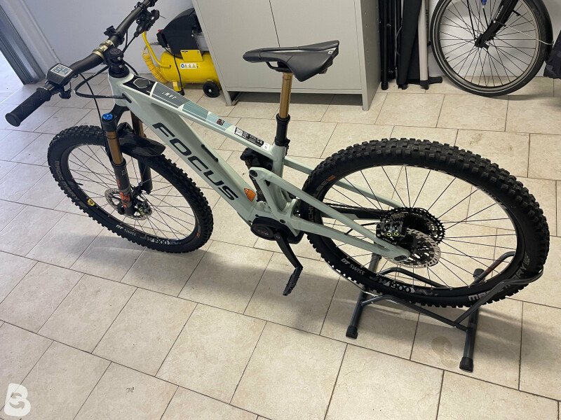 D2991B65-4E51-4E6D-976F 