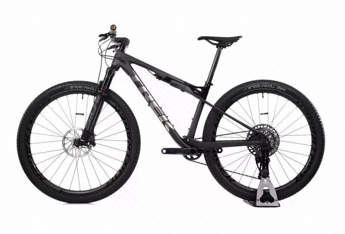 Bicicleta trek negra hot sale