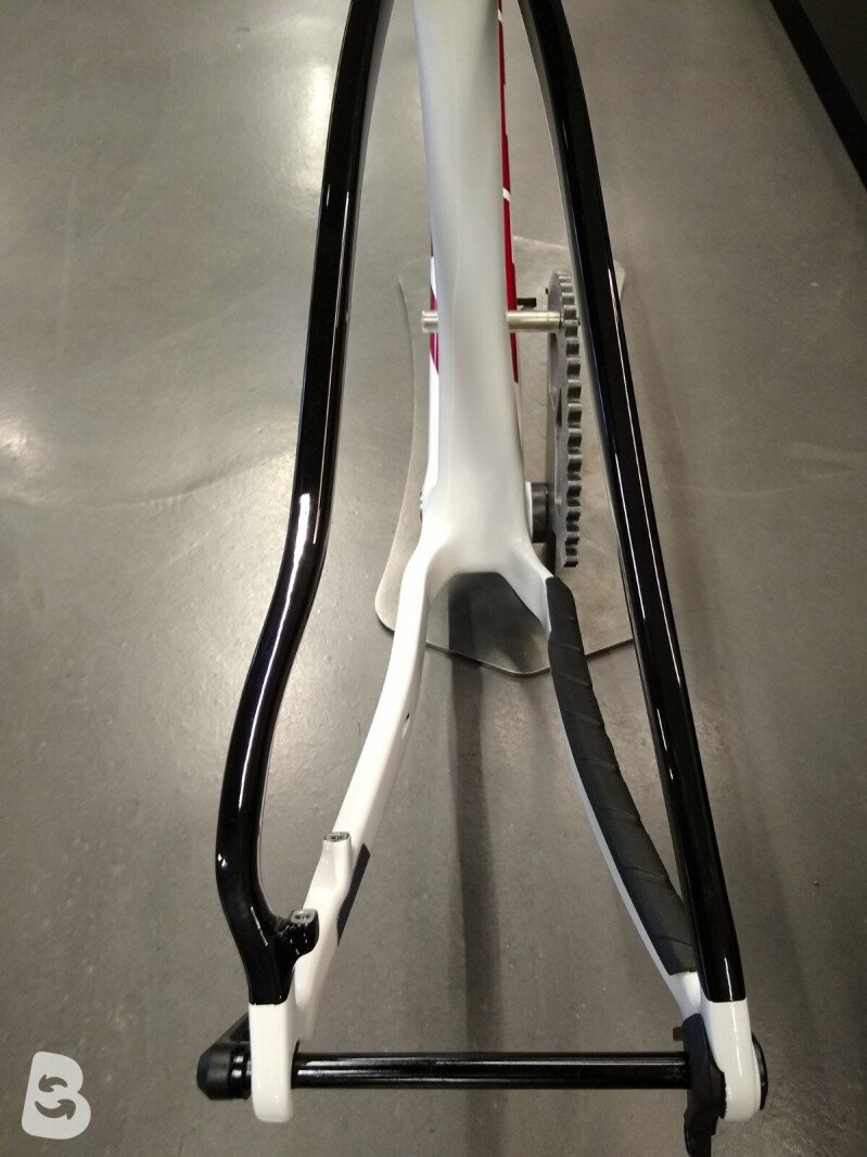 Faden & Nadel Blanco 120 Alfileres/perlkopfstecknadeln por 38 mm de Largo en práctico Ranuras Bicicleta 