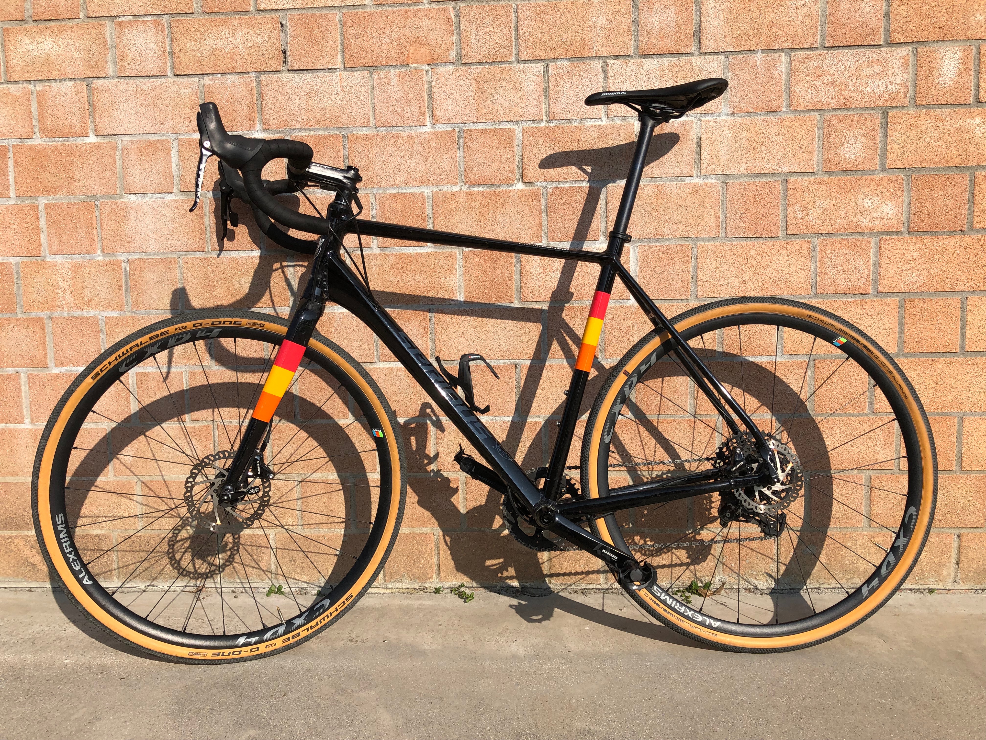 Serious grafix gravel online bike