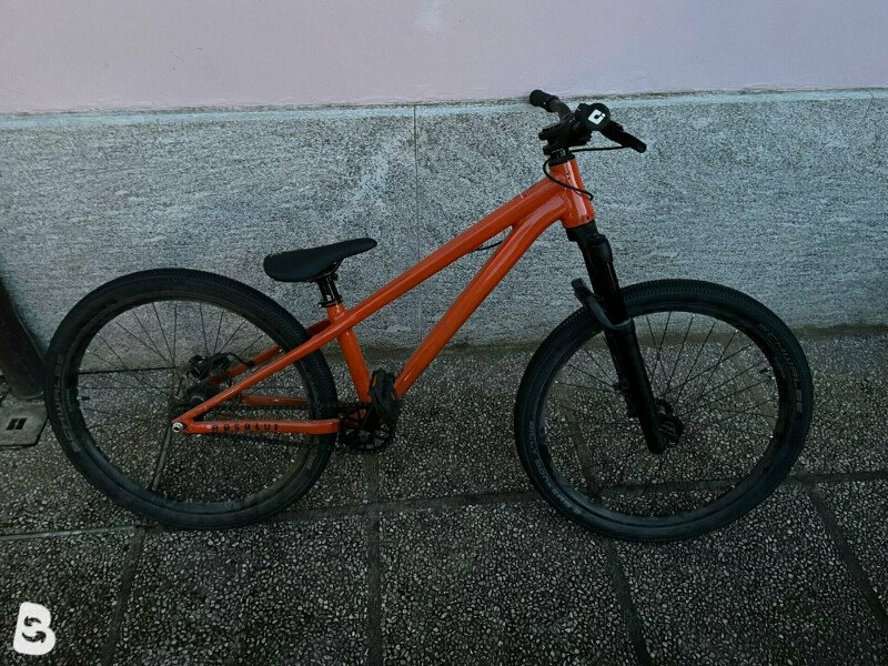 Commencal Absolut Orange Dirt Jump Bike Dirt Bike Commencal