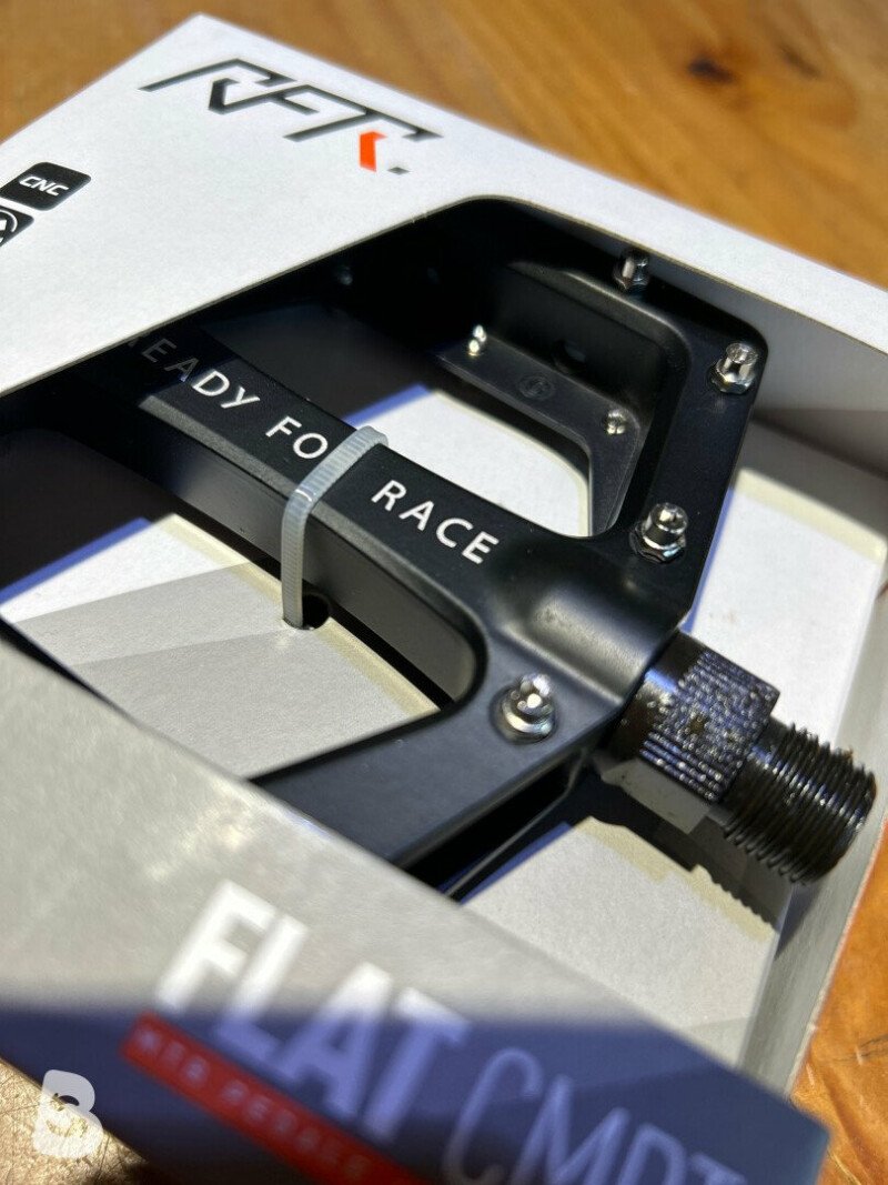Pedals: buy used & new | Bikeflip