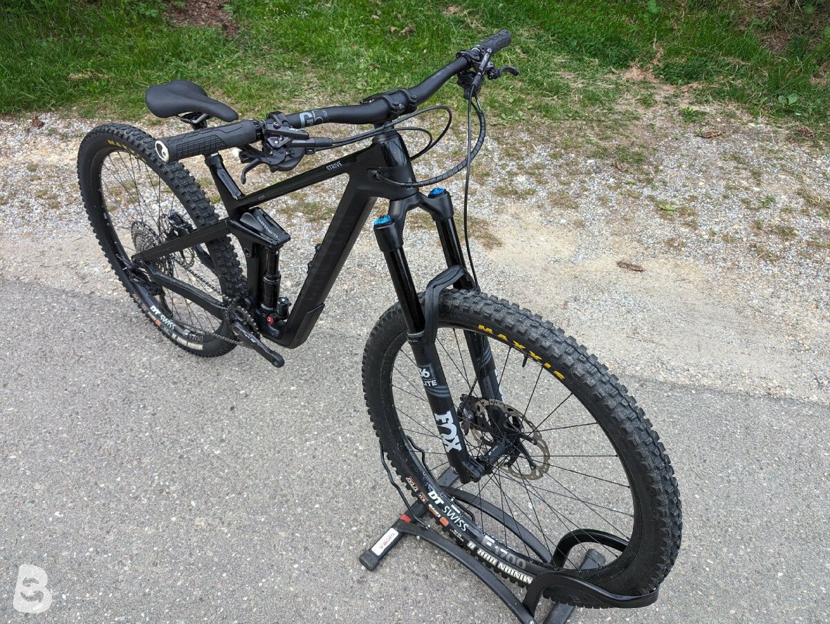 Canyon strive black deals