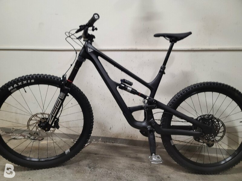 YT Industries Capra CF Pro 2023 usata