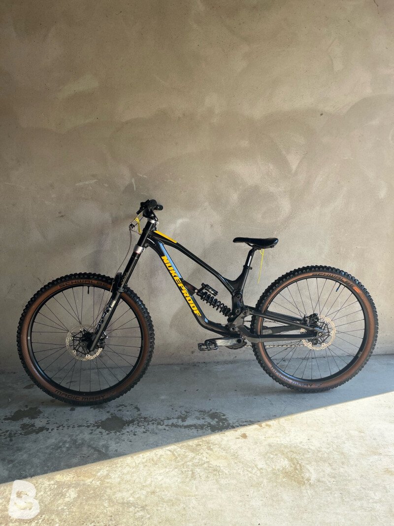 Comp Bike Nukeproof Dissent 275 Comp Nukeproof Dissent 275 Comp