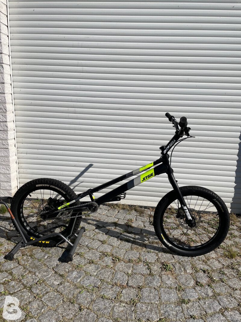 自転車本体 JITSIE VARIAL20 自転車本体 JITSIE VARIAL20 JITSIE - VARIAL 20 | すべての商品