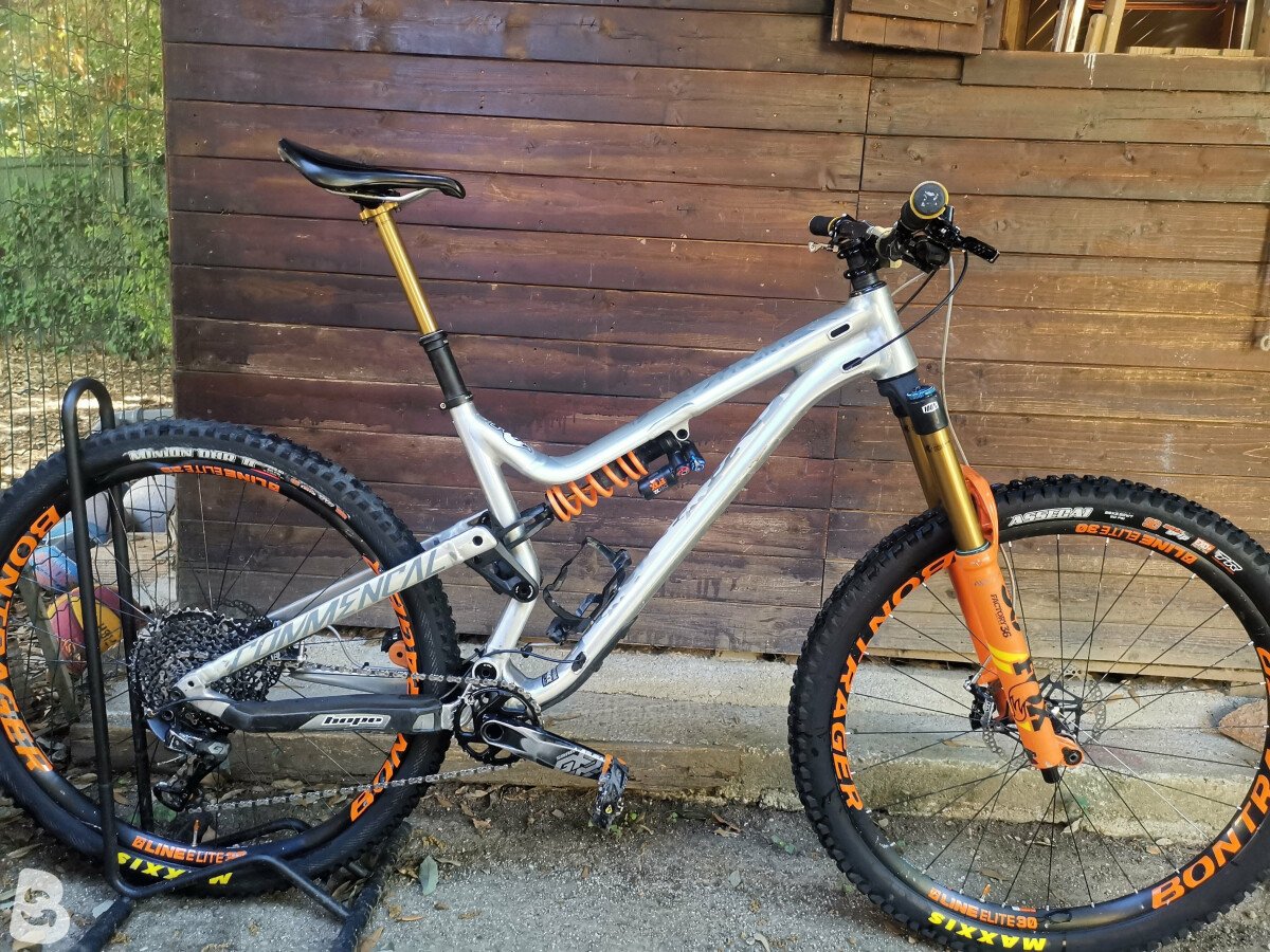 Commencal sales meta 2019