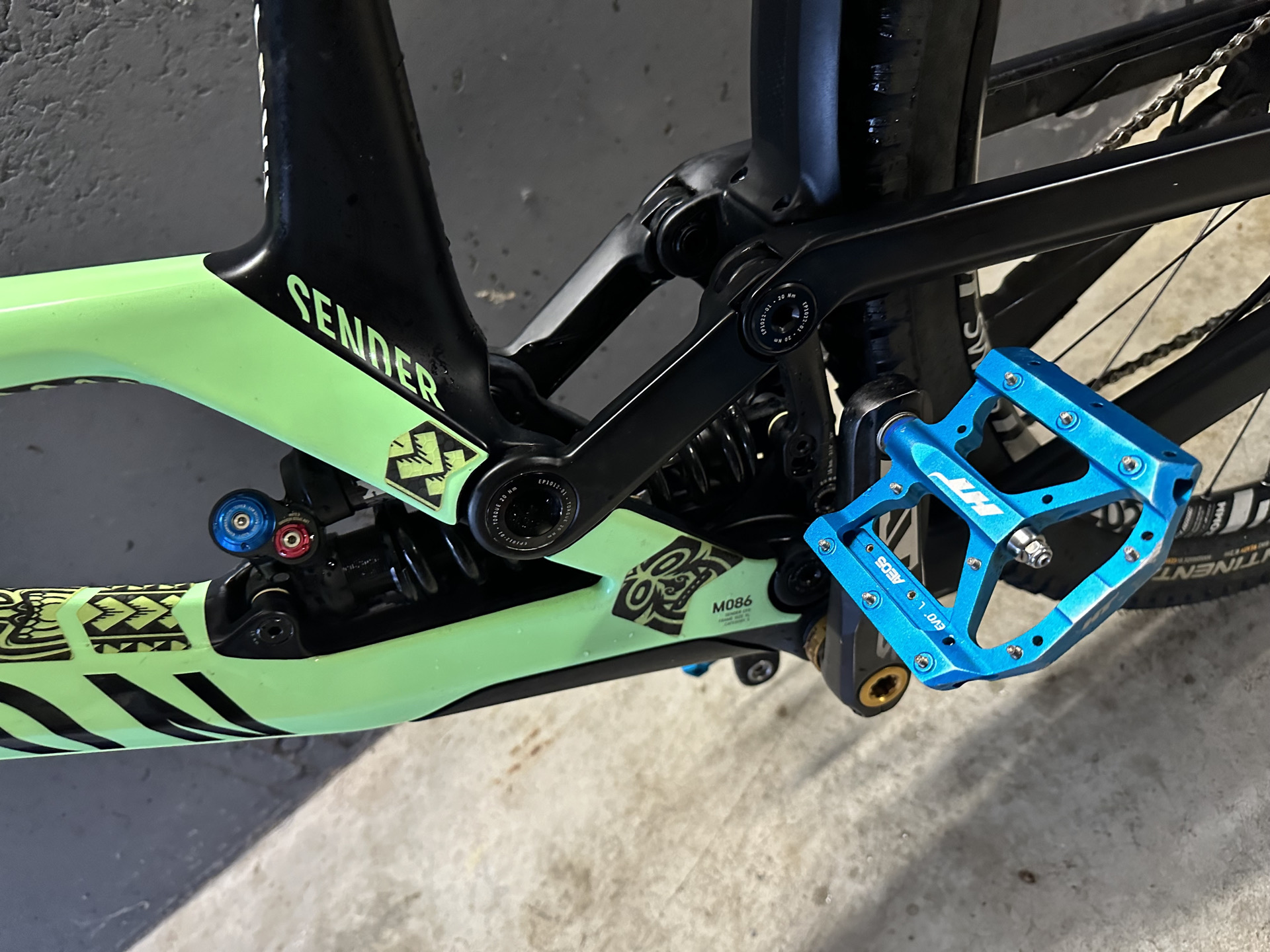2021 Canyon Sender CFR FMD Bike - Reviews, Comparisons