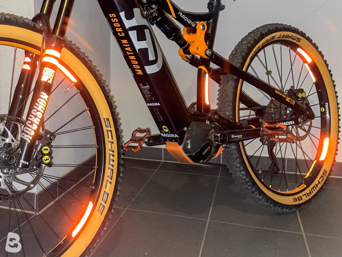 fahrradschloss für e bike kaufen HONUS Bügelschloss - E-Bike DEFENSE PRO Sicherheit | Speziell E-Bikes - Hohe Sicherheitsstufe - Mit Schlüssel - Robust & Wetterfest - Designed in Germany Category:E Bike_KMC eGlide Excalibur-Koffer für Armbrust Hybrid-X folding bicycle lock with Color:Satin Pistachio / Dark Moss Green