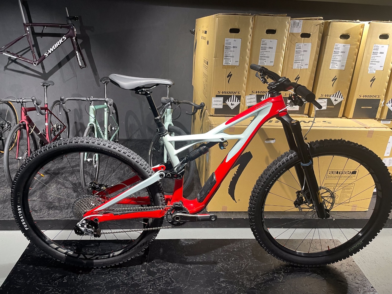 Specialized enduro pro 2017 hotsell