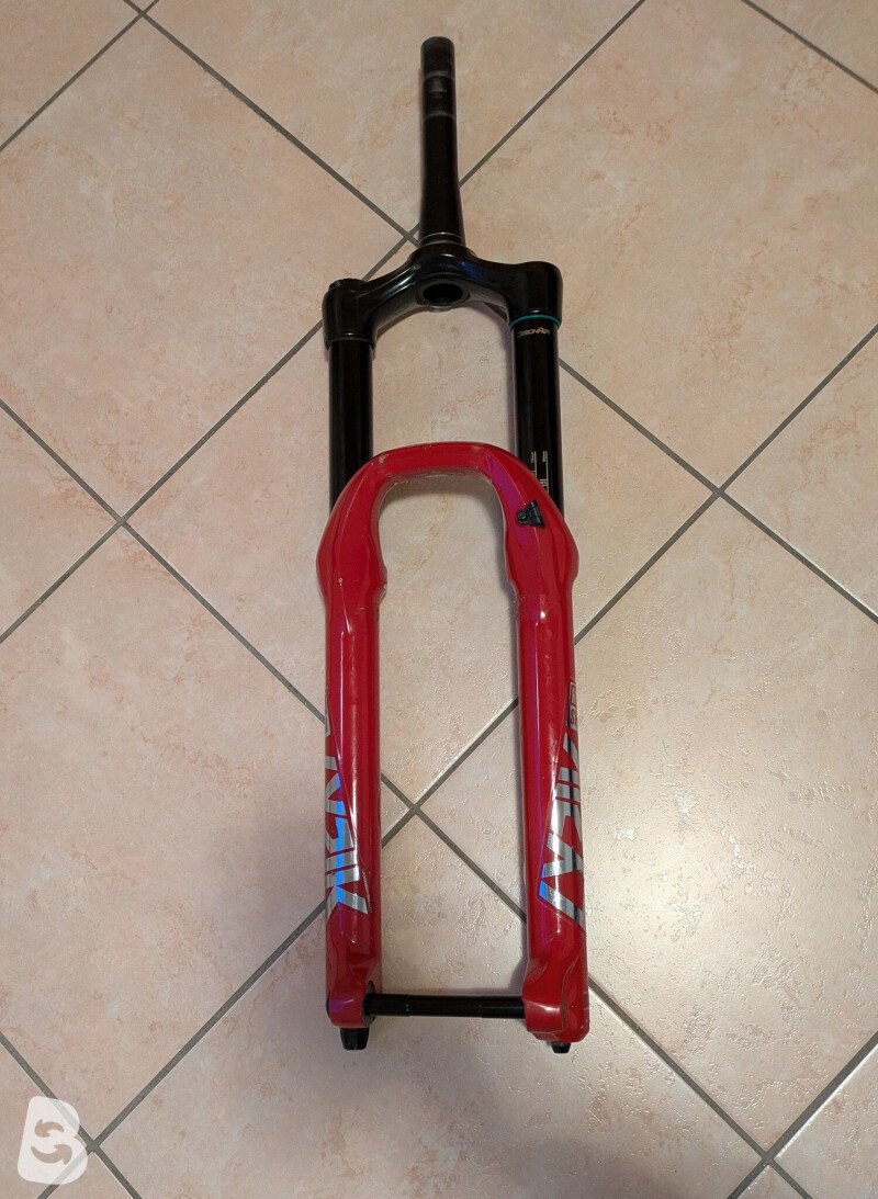 Fourche ROCKSHOX LYRIK ULTIMATE CHARGER 3 RC2 29 DEBONAIR