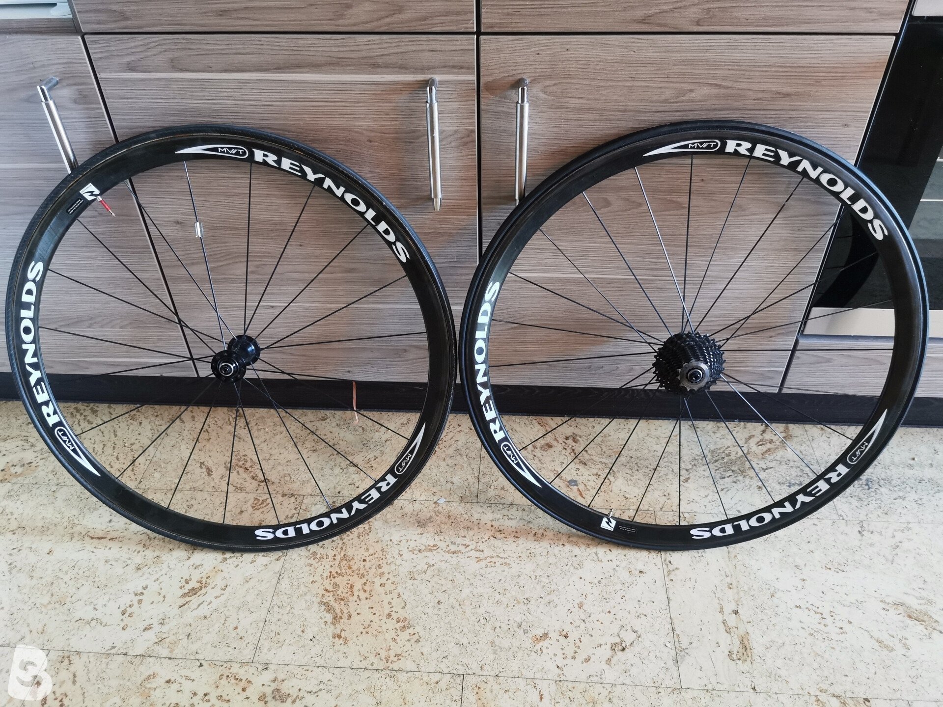 Reynolds-MVT-32-Carbon-