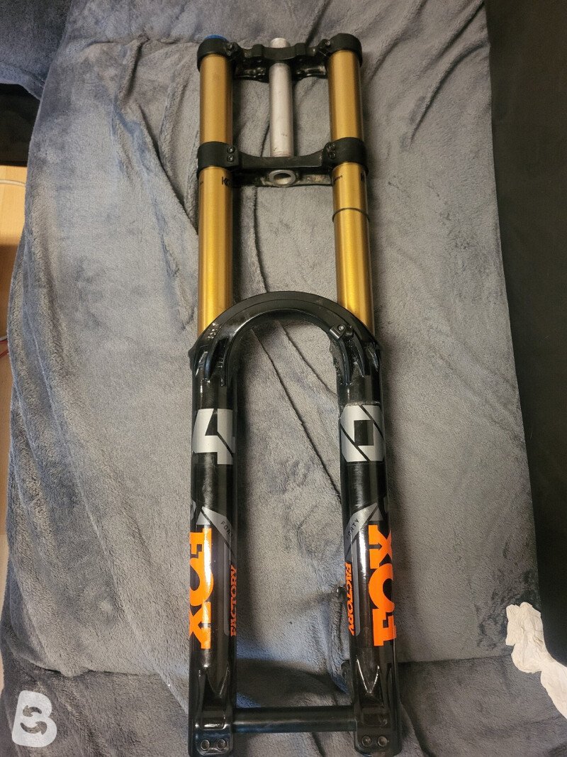 Fox 40 Shiny Black (2022-2023) – S4 Suspension