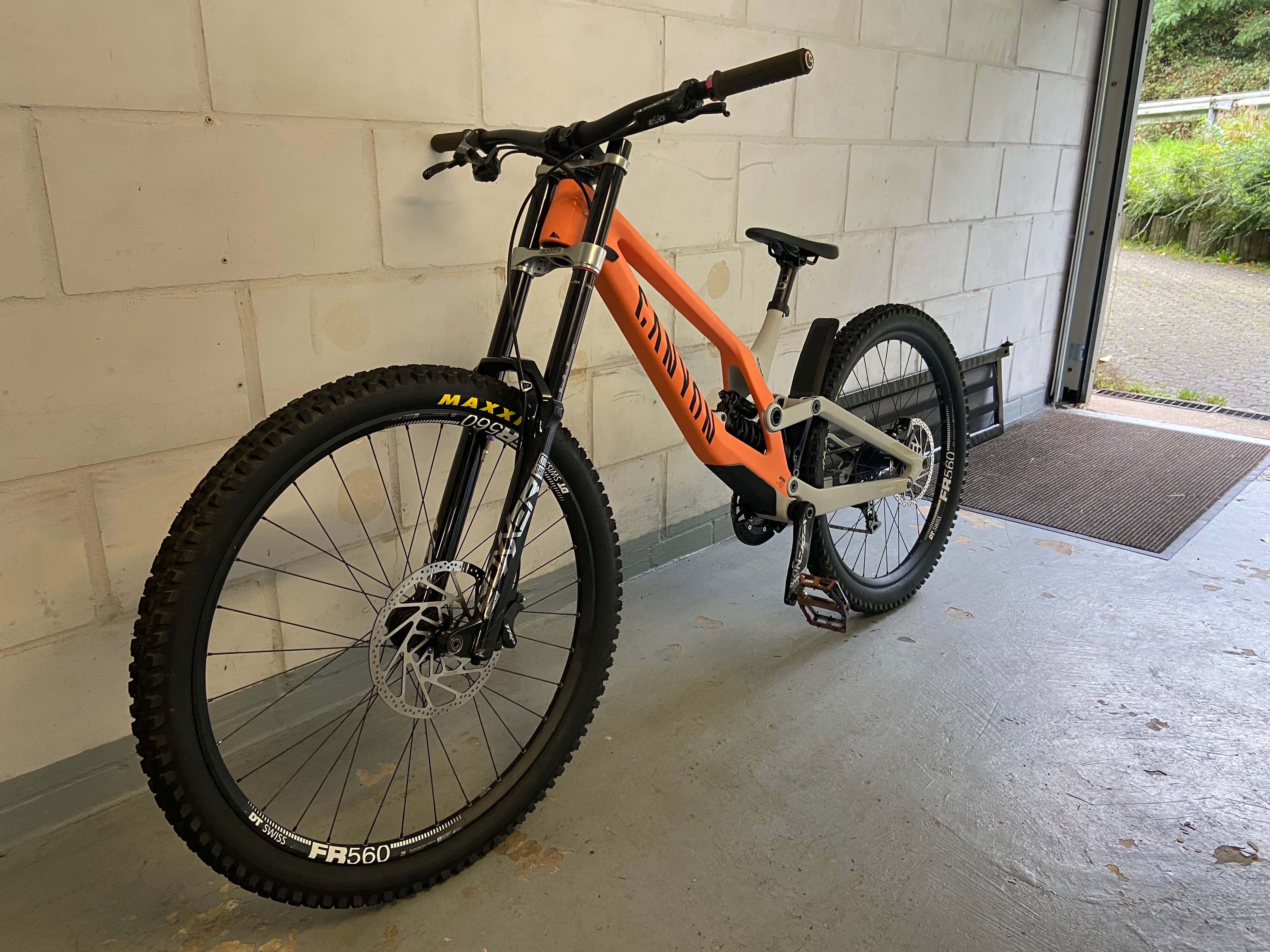 Canyon Sender CFR Mullet M 2022 Chainsaw Orange NEUw TRP SRAM 2022